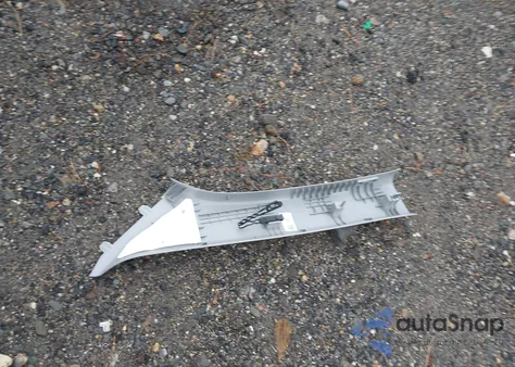 2018 Chevrolet Equinox Premier z USA, uszkodzony, nr VIN 3GNAXVEV2JS590947